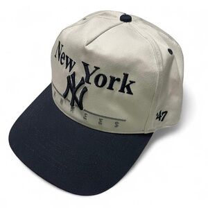 New York Yankees ’47 Hitch Snapback Cap — White & Navy (OSFA)